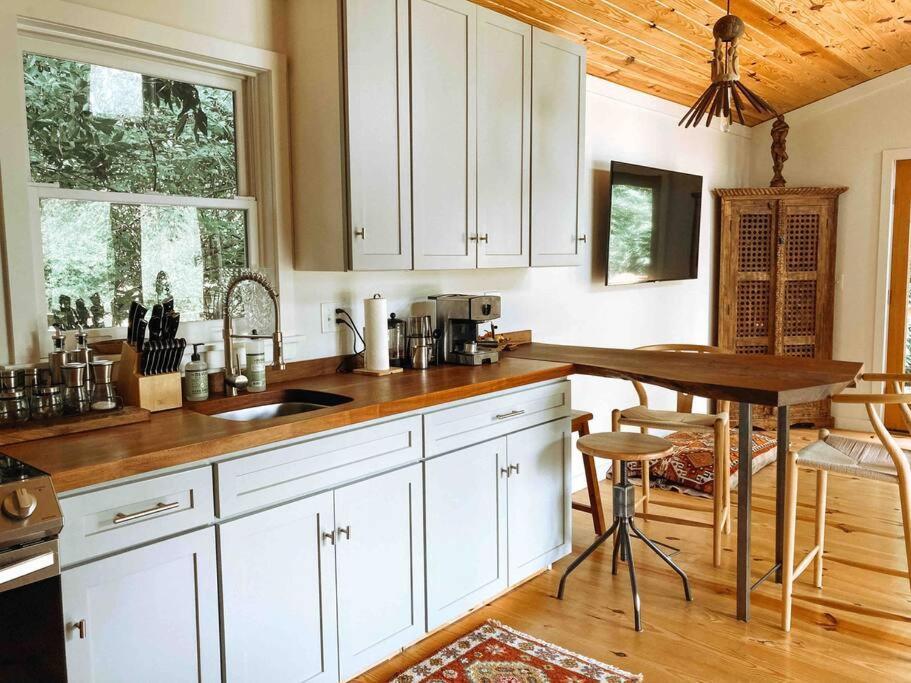 Modern Treehouse, Close To Downtown And Beach Wilmington Exteriör bild